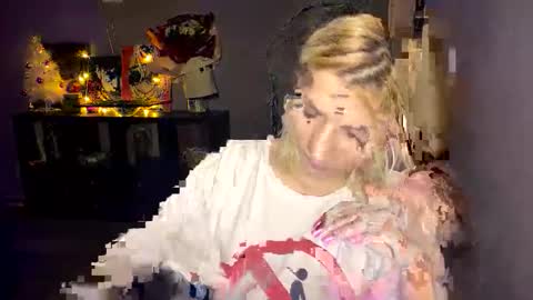 Snapshot of leyasaolee chatting on December 2025 07:41:02 PM Leya online show from December 2025 07:41:02 PM