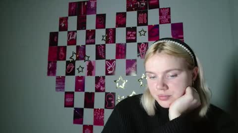 Snapshot of leyla_le chatting on November 2025 07:09:02 AM Leyla online show from November 2025 07:09:02 AM