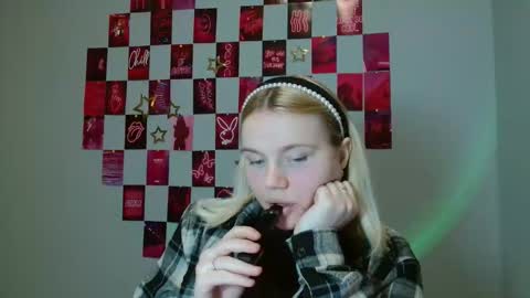 Snapshot of leyla_le chatting on November 2025 08:25:02 AM Leyla online show from November 2025 08:25:02 AM