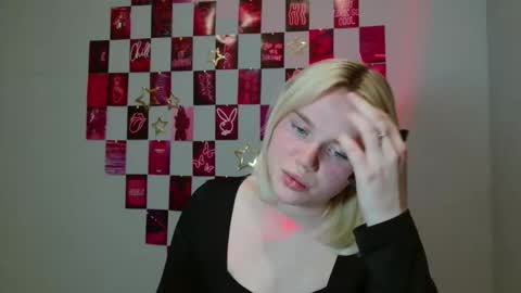 Snapshot of leyla_le chatting on November 2025 06:06:02 PM Leyla online show from November 2025 06:06:02 PM