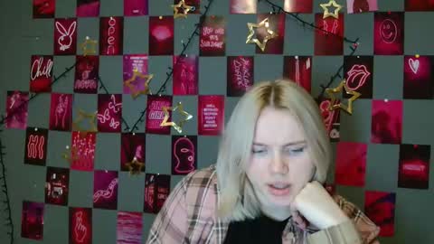 Snapshot of leyla_le chatting on December 2025 07:13:02 AM Leyla online show from December 2025 07:13:02 AM