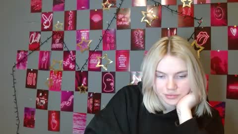 Snapshot of leyla_le chatting on December 2025 07:15:02 AM Leyla online show from December 2025 07:15:02 AM