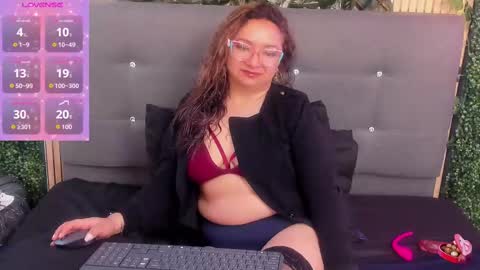 Leyla smithh online show from September 2025 12:38:01 PM