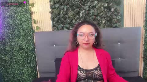 Leyla smithh online show from September 2025 12:05:01 PM