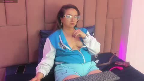 Leyla smithh online show from September 2025 12:29:01 PM