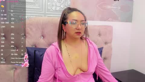 Leyla smithh online show from September 2025 01:27:01 PM