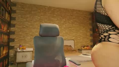 Leyla online show from March 2026 06:52:01 AM