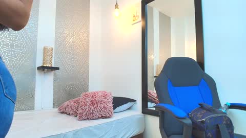 leyli_ass online show from February 2025 01:00:01 AM