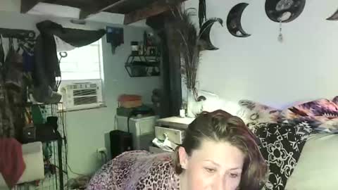 Snapshot of lezbeehonest100 chatting on September 2025 10:44:01 PM Olive Pena online show from September 2025 10:44:01 PM