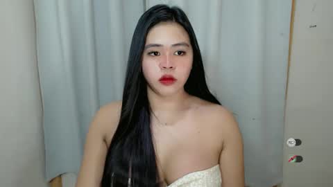 Snapshot of lhara_cumming chatting on December 2024 02:52:01 AM LHARA online show from December 2024 02:52:01 AM