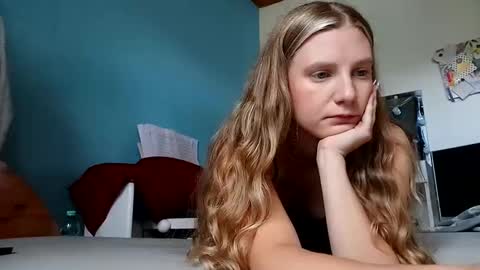 lia06_ online show from September 2025 01:55:01 PM