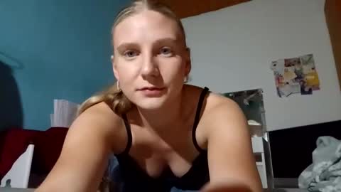 lia06_ online show from October 2025 06:05:02 PM