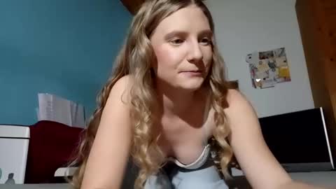 lia06_ online show from December 2025 05:32:01 PM