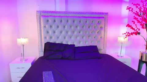 Lia  online show from October 2025 04:32:01 AM