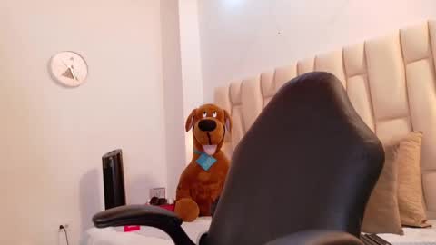 lia_mariana online show from September 2025 06:20:01 PM