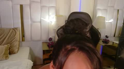 lia_mariana online show from October 2025 06:25:02 PM