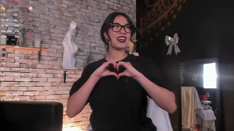 Snapshot of lia_owo chatting on December 2024 05:42:02 PM Liana online show from December 2024 05:42:02 PM