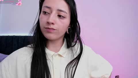 Snapshot of lia_queen610 chatting on February 2025 08:53:01 PM Little Queen Lia online show from February 2025 08:53:01 PM