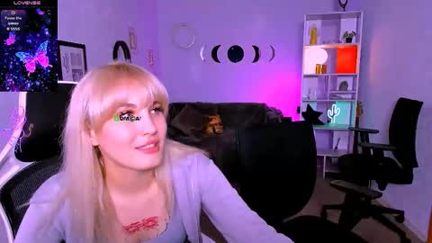 Snapshot of lia_sunset chatting on September 2025 07:39:01 PM Lia online show from September 2025 07:39:01 PM