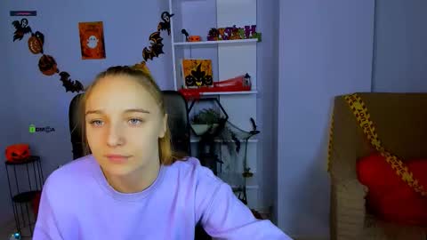 Snapshot of lia_sunset chatting on November 2025 01:12:02 PM Lia online show from November 2025 01:12:02 PM