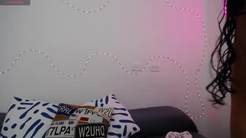 lia_tgn online show from November 2025 06:20:02 PM