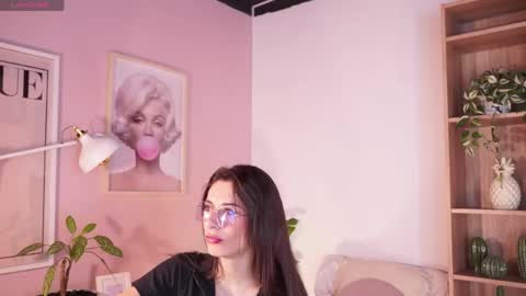 Lia  online show from May 2026 12:57:01 PM
