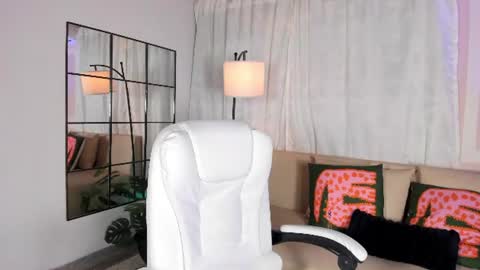 Lia online show from June 2026 12:18:02 PM