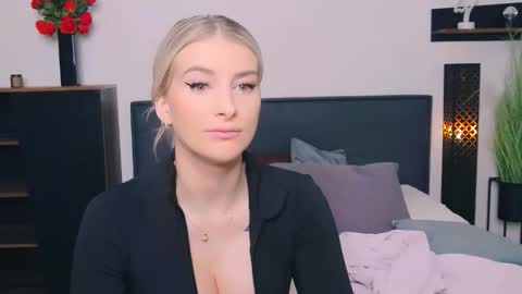 Lia online show from February 2026 01:30:02 PM