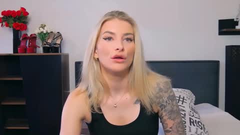 Lia online show from March 2026 01:37:02 PM