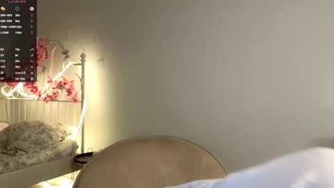 Lia  online show from October 2025 09:43:02 AM