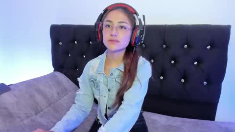 Liah  online show from November 2025 07:18:02 PM