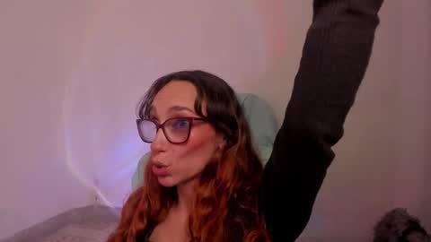 Snapshot of liahilton_ chatting on December 2025 03:30:01 PM lh6 9c online show from December 2025 03:30:01 PM