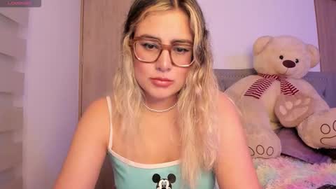 Lia  online show from October 2025 10:51:01 PM