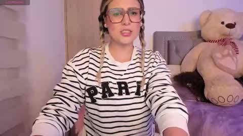 Lia  online show from December 2025 02:06:01 AM