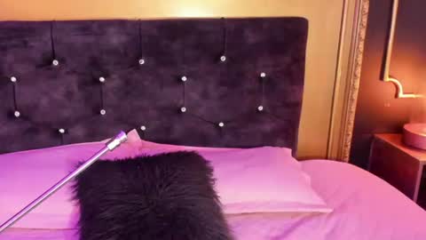 Lia lovet online show from July 2026 08:00:01 PM