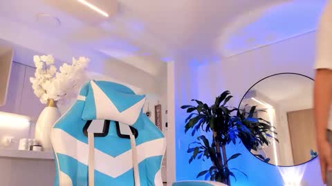 Liam online show from March 2026 07:53:02 PM