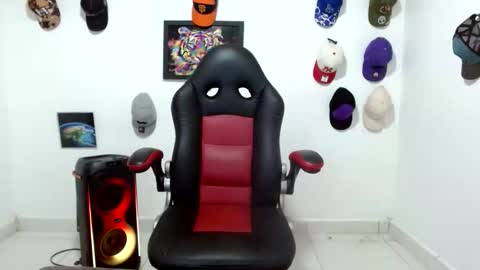 Snapshot of liam_andres12 chatting on May 2026 09:53:01 PM Andres online show from May 2026 09:53:01 PM