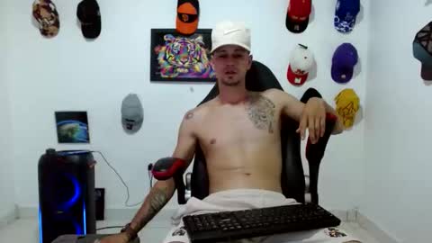 Snapshot of liam_andres12 chatting on May 2026 09:44:02 PM Andres online show from May 2026 09:44:02 PM