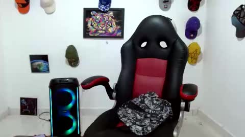 Snapshot of liam_andres12 chatting on May 2026 10:00:02 PM Andres online show from May 2026 10:00:02 PM