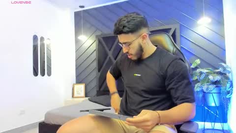 LIAM KLEIN online show from September 2025 11:15:01 AM