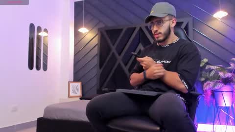 LIAM KLEIN online show from October 2025 11:19:01 AM