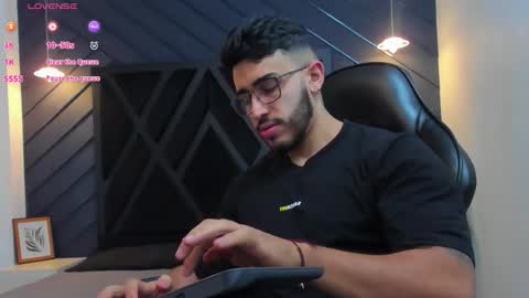 LIAM KLEIN online show from October 2025 11:24:01 AM