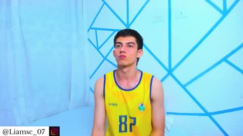 Snapshot of liam_scott77 chatting on December 2025 01:22:02 AM Liam scott77 online show from December 2025 01:22:02 AM