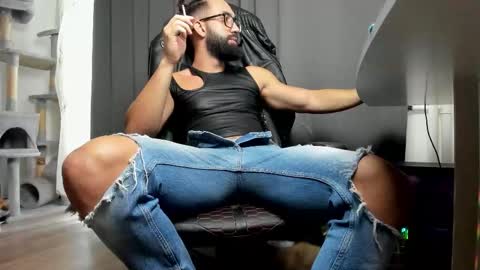 Liam online show from October 2025 07:41:02 AM