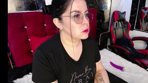 Lia online show from December 2025 02:01:02 PM