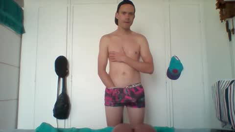 Snapshot of liamrosezn chatting on April 2026 06:18:01 AM LiamRose online show from April 2026 06:18:01 AM