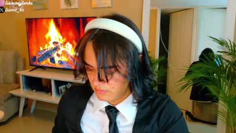 Snapshot of liamtaylor_ chatting on October 2025 04:18:02 AM Tell me Liam online show from October 2025 04:18:02 AM