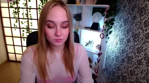 Snapshot of liana_bright chatting on December 2024 07:07:01 AM Liana online show from December 2024 07:07:01 AM
