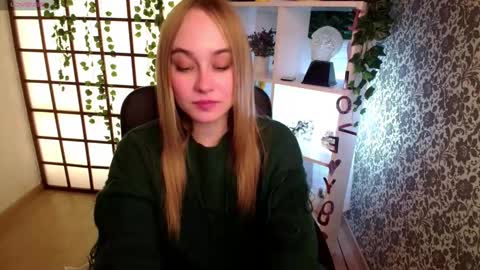 Snapshot of liana_bright chatting on December 2024 02:13:01 AM Liana online show from December 2024 02:13:01 AM