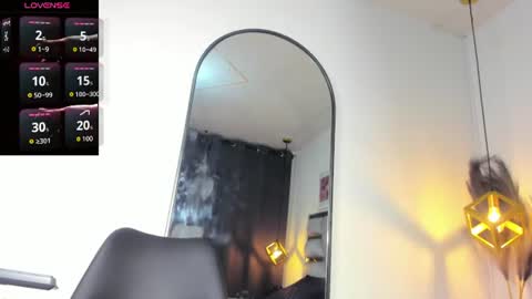 lianfox_ online show from June 2026 12:42:02 PM